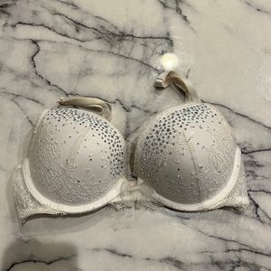 White push up bra